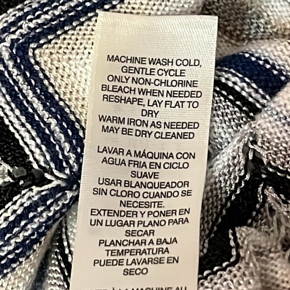 White House Black Market ZigZag Cross-Back White, Blue, Gray Sweater in Medium - Picture 15 of 16